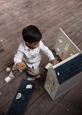 Classic World - Vintage Doll House